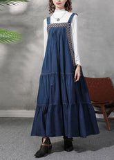 Elegante vestido de mezclilla de algodón con tirantes finos, bordado y arrugado en azul